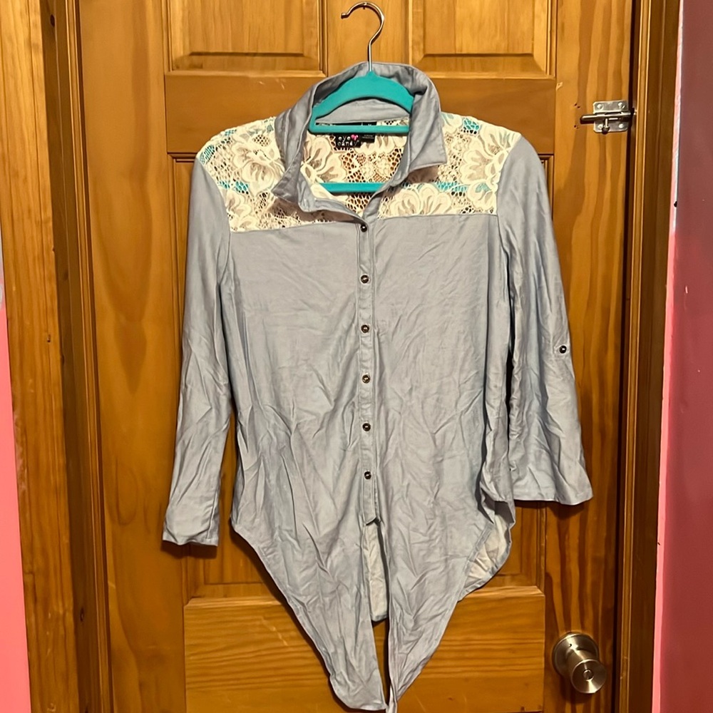 Women’s 3/4 button down